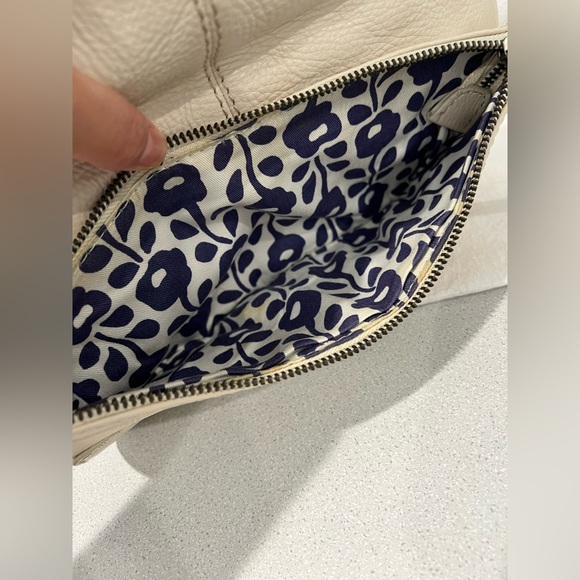 Marc Jacobs w/Dust Bag - Dual Compartment Leather Wristlet in Cream - Picture 4 of 9